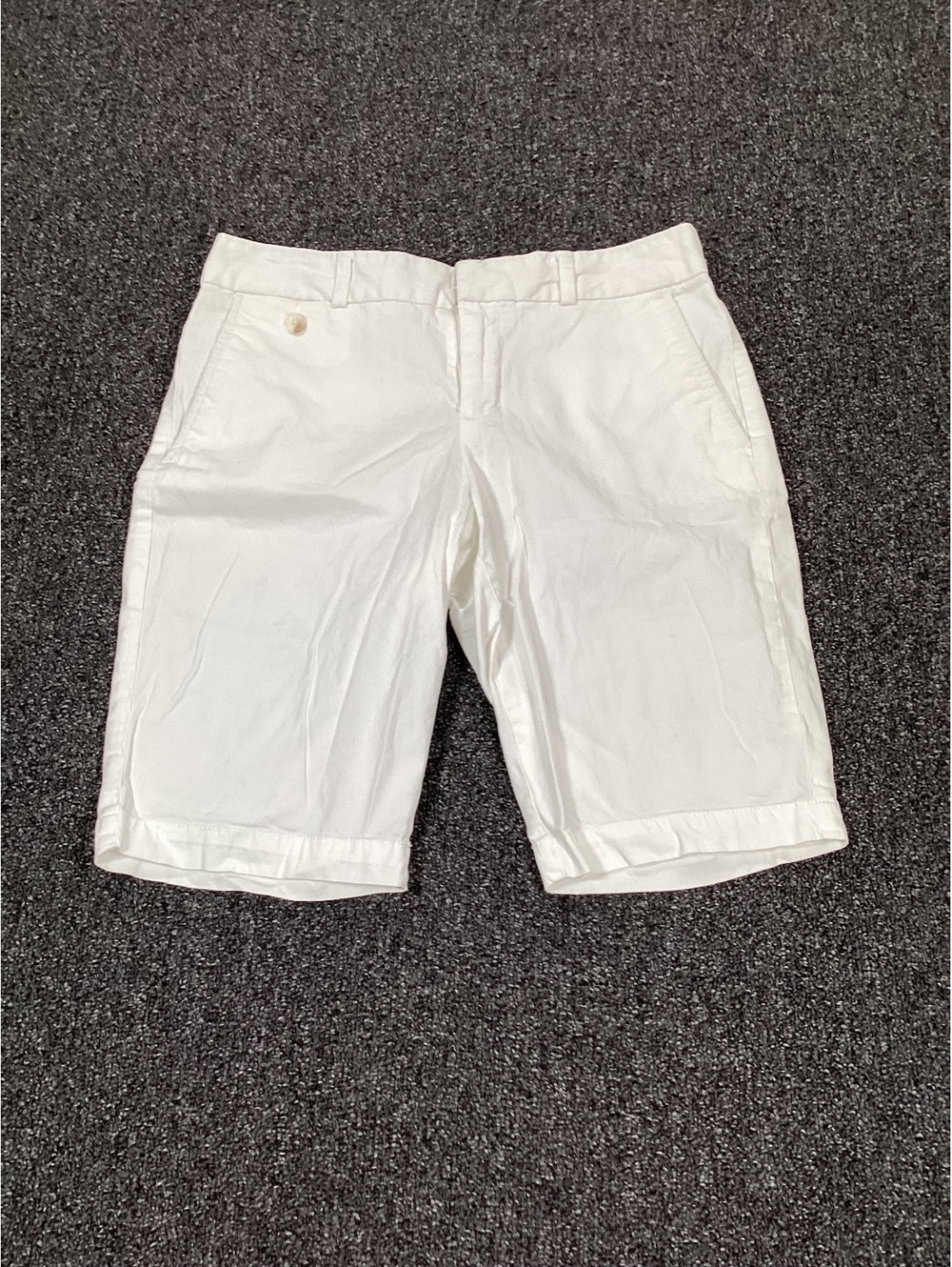 Dockers White Casual Bermuda Shorts Size 6